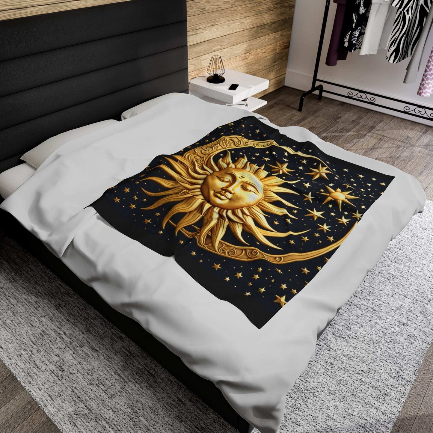 Celestial Sun and Moon Plush Blanket - Cozy Velveteen Throw for Stargazers